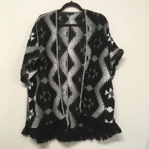 American Eagle Grey Shortsleeved Cardigan size L